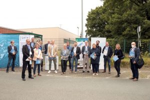 Investoren, Entwickler und Planer besichtigten bei ihrer Tour durch den Kreis Recklinghausen mehr als 140 Hektar ehemalige Zechengelände, die zu modernen Gewerbestandorten entwickelt werden. Auf dem Foto ist die Gruppe in Marl bei gate.ruhr zu sehen. Hier gab es Informationen aus erster Hand von Wirtschaftsförderer Dr. Manfred Gehrke (2.v.l.). Foto: Stadt Marl / A. Chrost